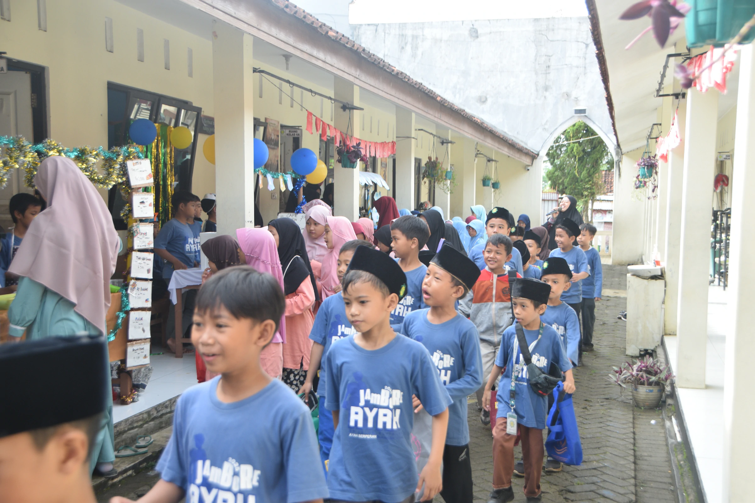 asyiknya masrket day di Al Izzah Purwokerto