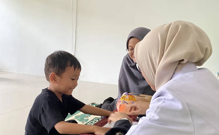  Menumbuhkan Kepedulian Sejak Dini: Pemeriksaan Dokter Umum di KB Islam Al Izzah